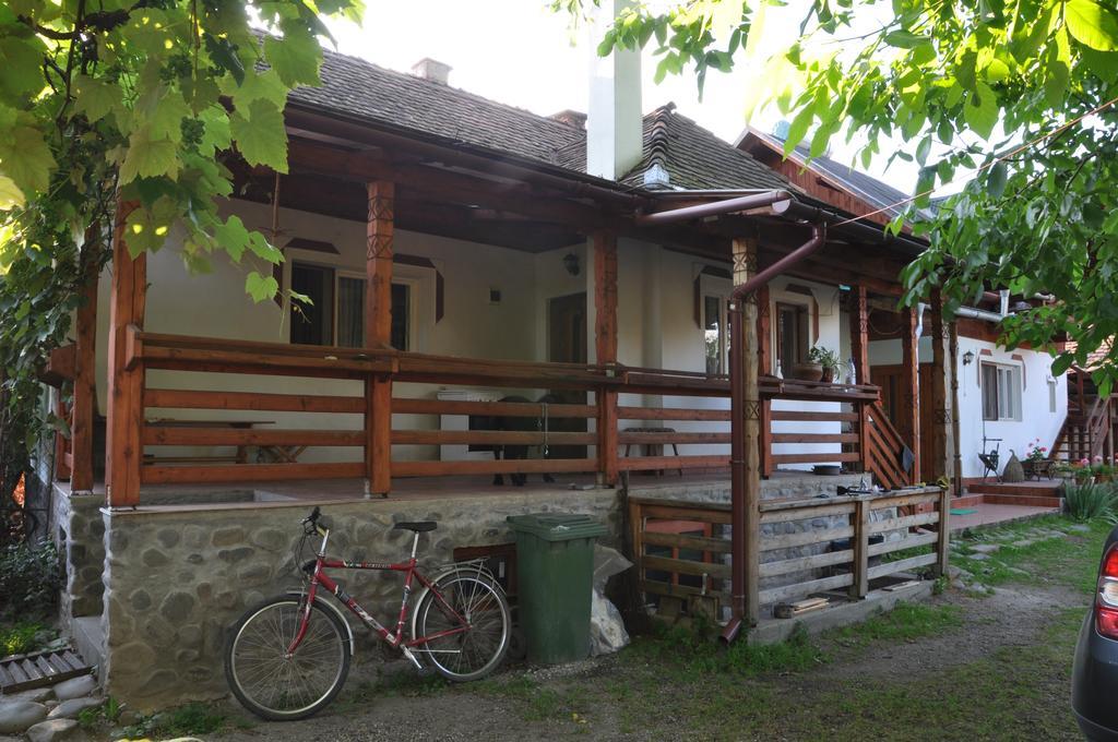 Kuekuello Vendeghaz Hotel Sovata Exterior photo
